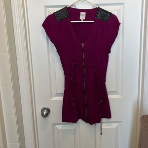 Purple T-shirt with faux leather shoulder